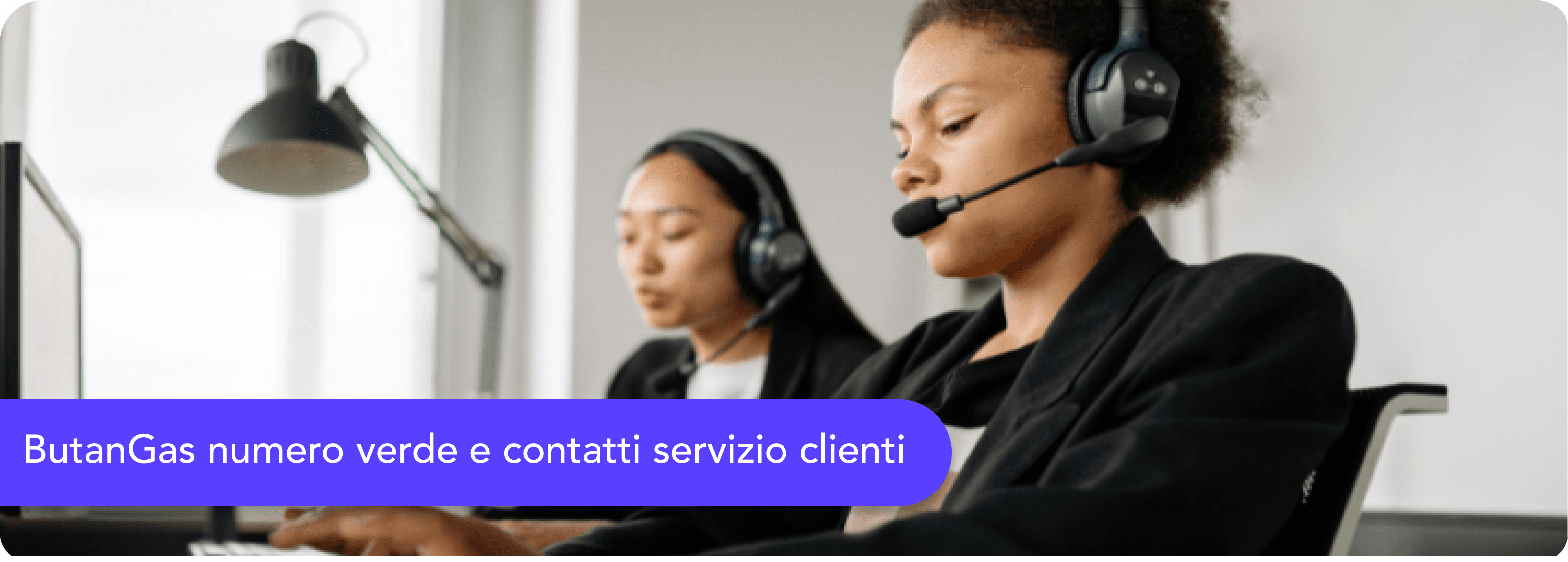 Operatrice call center numero verde servizio clienti assistenza per consumatori, simbolico per indicare l'assistenza clienti e i contatti di Butangas