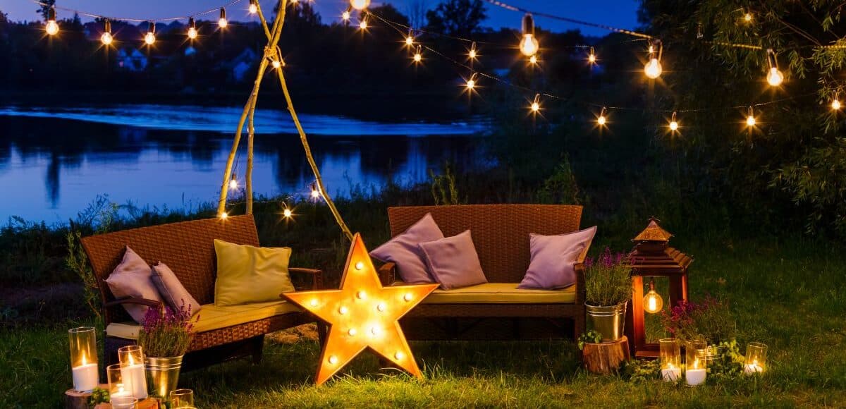 Illuminazione solare per giardino ed esterni: una soluzione sostenibile ed elegante